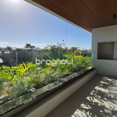 Apartamento com 151m², 3 quartos (sendo 3 suítes), 2 garagens, no bairro Jurerê Internacional em Florianópolis
