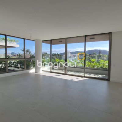Apartamento com 151m², 3 quartos (sendo 3 suítes), 2 garagens, no bairro Jurerê Internacional em Florianópolis