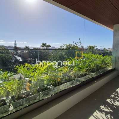 Apartamento com 151m², 3 quartos (sendo 3 suítes), 2 garagens, no bairro Jurerê Internacional em Florianópolis
