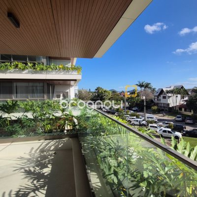 Apartamento com 151m², 3 quartos (sendo 3 suítes), 2 garagens, no bairro Jurerê Internacional em Florianópolis