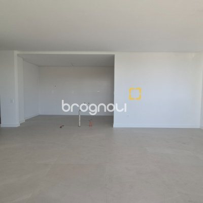 Apartamento com 151m², 3 quartos (sendo 3 suítes), 2 garagens, no bairro Jurerê Internacional em Florianópolis