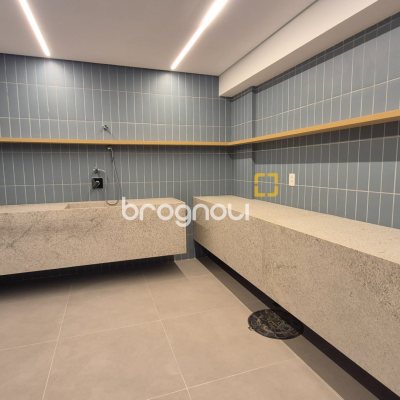 Apartamento com 151m², 3 quartos (sendo 3 suítes), 2 garagens, no bairro Jurerê Internacional em Florianópolis