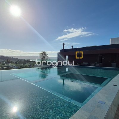 Apartamento com 151m², 3 quartos (sendo 3 suítes), 2 garagens, no bairro Jurerê Internacional em Florianópolis