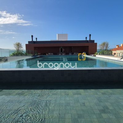 Apartamento com 151m², 3 quartos (sendo 3 suítes), 2 garagens, no bairro Jurerê Internacional em Florianópolis