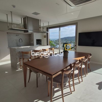 Apartamento com 151m², 3 quartos (sendo 3 suítes), 2 garagens, no bairro Jurerê Internacional em Florianópolis
