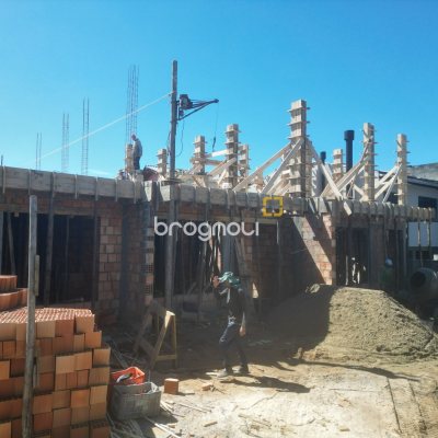Casa com 95m², 2 quartos (sendo 2 suítes), 2 garagens, no bairro Lagoa da Conceição em Florianópolis