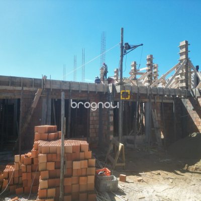 Casa com 95m², 2 quartos (sendo 2 suítes), 2 garagens, no bairro Lagoa da Conceição em Florianópolis