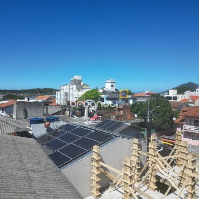 Casa com 95m², 2 quartos (sendo 2 suítes), 2 garagens, no bairro Lagoa da Conceição em Florianópolis