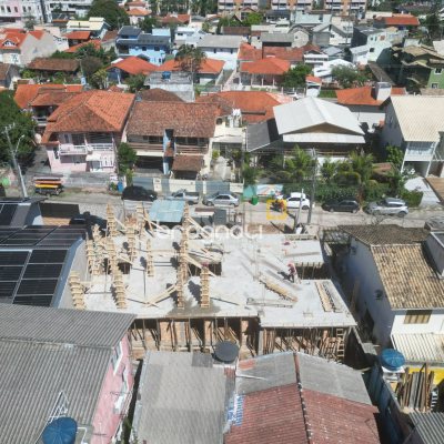 Casa com 95m², 2 quartos (sendo 2 suítes), 2 garagens, no bairro Lagoa da Conceição em Florianópolis