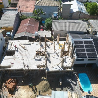 Casa com 95m², 2 quartos (sendo 2 suítes), 2 garagens, no bairro Lagoa da Conceição em Florianópolis