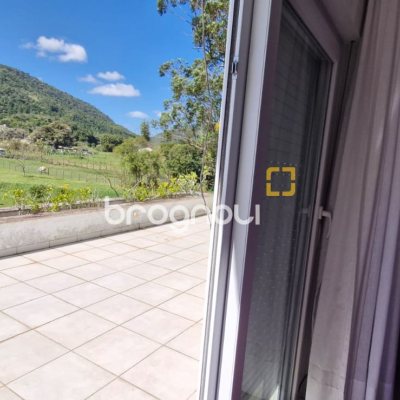 Casa de Condomínio com 183m², 3 quartos (sendo 2 suítes), 2 garagens, no bairro Vargem Grande em Florianópolis