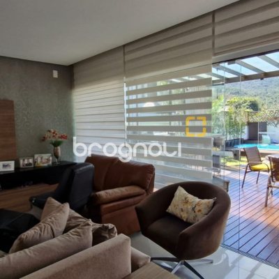 Casa de Condomínio com 183m², 3 quartos (sendo 2 suítes), 2 garagens, no bairro Vargem Grande em Florianópolis