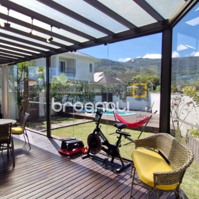 Casa de Condomínio com 183m², 3 quartos (sendo 2 suítes), 2 garagens, no bairro Vargem Grande em Florianópolis