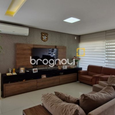 Casa de Condomínio com 183m², 3 quartos (sendo 2 suítes), 2 garagens, no bairro Vargem Grande em Florianópolis