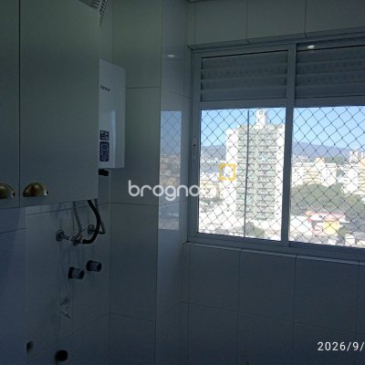 Apartamento com 76m², 2 quartos (sendo 1 suíte), 1 garagem, no bairro Estreito em Florianópolis