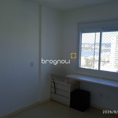 Apartamento com 76m², 2 quartos (sendo 1 suíte), 1 garagem, no bairro Estreito em Florianópolis