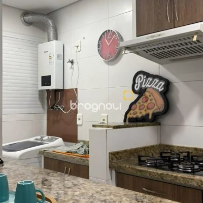 Apartamento com 66m², 2 quartos (sendo 1 suíte), 2 garagens, no bairro Pagani em Palhoça