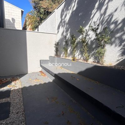 Casa com 134m², 3 quartos (sendo 1 suíte), 2 garagens, no bairro Ingleses em Florianópolis