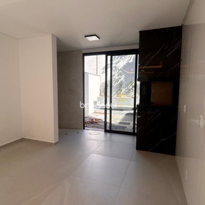 Casa com 134m², 3 quartos (sendo 1 suíte), 2 garagens, no bairro Ingleses em Florianópolis