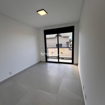 Casa com 134m², 3 quartos (sendo 1 suíte), 2 garagens, no bairro Ingleses em Florianópolis