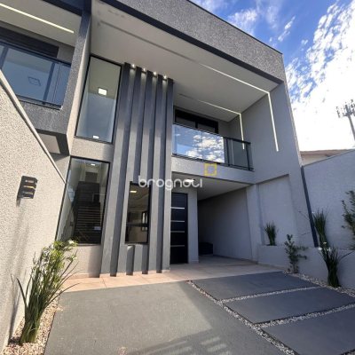 Casa com 134m², 3 quartos (sendo 1 suíte), 2 garagens, no bairro Ingleses em Florianópolis