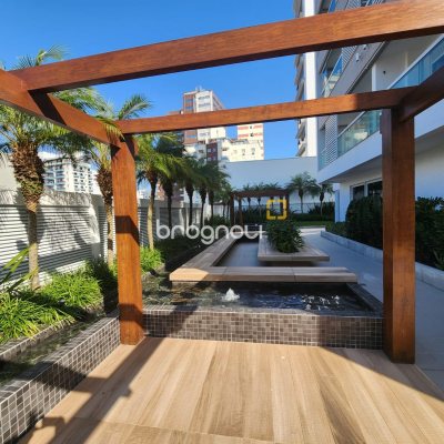 Apartamento com 54m², 1 quarto, 1 garagem, no bairro Centro em Florianópolis