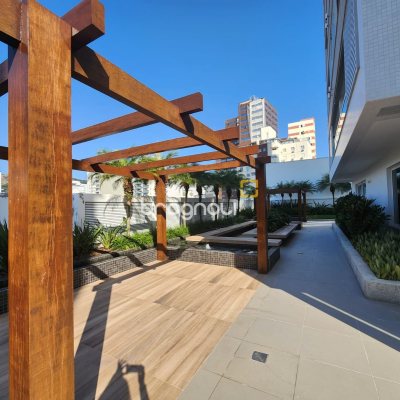 Apartamento com 54m², 1 quarto, 1 garagem, no bairro Centro em Florianópolis