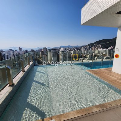 Apartamento com 54m², 1 quarto, 1 garagem, no bairro Centro em Florianópolis