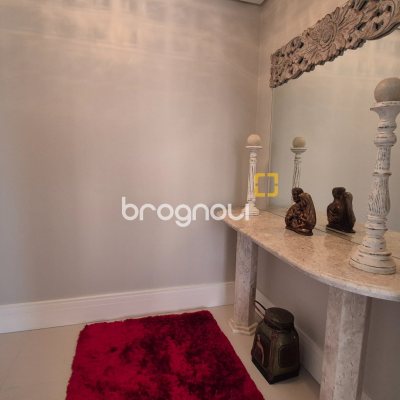 Cobertura com 235m², 4 quartos (sendo 4 suítes), 3 garagens, no bairro Jurerê em Florianópolis
