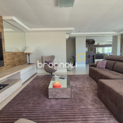 Cobertura com 235m², 4 quartos (sendo 4 suítes), 3 garagens, no bairro Jurerê em Florianópolis