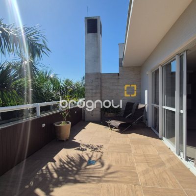 Cobertura com 235m², 4 quartos (sendo 4 suítes), 3 garagens, no bairro Jurerê em Florianópolis