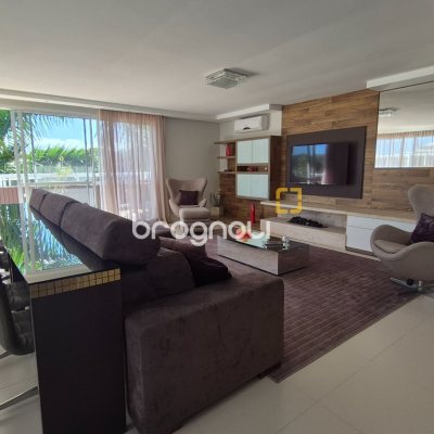 Cobertura com 235m², 4 quartos (sendo 4 suítes), 3 garagens, no bairro Jurerê em Florianópolis
