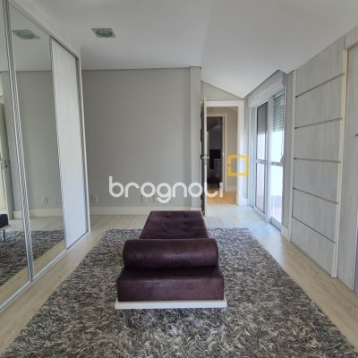 Cobertura com 235m², 4 quartos (sendo 4 suítes), 3 garagens, no bairro Jurerê em Florianópolis