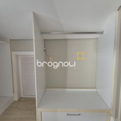 Cobertura com 235m², 4 quartos (sendo 4 suítes), 3 garagens, no bairro Jurerê em Florianópolis