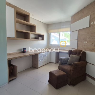 Cobertura com 235m², 4 quartos (sendo 4 suítes), 3 garagens, no bairro Jurerê em Florianópolis