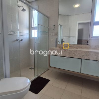 Cobertura com 235m², 4 quartos (sendo 4 suítes), 3 garagens, no bairro Jurerê em Florianópolis