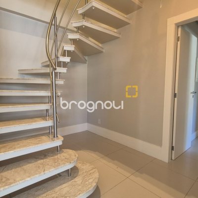Cobertura com 235m², 4 quartos (sendo 4 suítes), 3 garagens, no bairro Jurerê em Florianópolis
