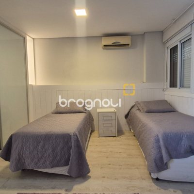 Cobertura com 235m², 4 quartos (sendo 4 suítes), 3 garagens, no bairro Jurerê em Florianópolis