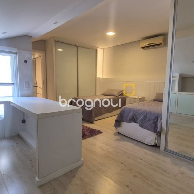 Cobertura com 235m², 4 quartos (sendo 4 suítes), 3 garagens, no bairro Jurerê em Florianópolis