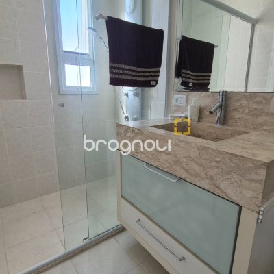 Cobertura com 235m², 4 quartos (sendo 4 suítes), 3 garagens, no bairro Jurerê em Florianópolis