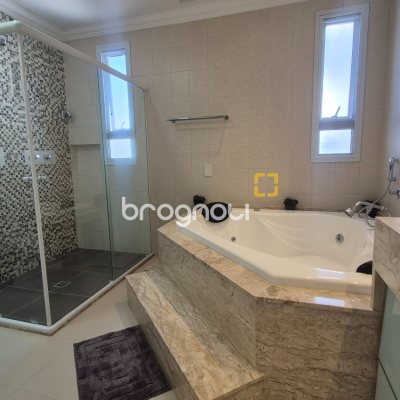 Cobertura com 235m², 4 quartos (sendo 4 suítes), 3 garagens, no bairro Jurerê em Florianópolis