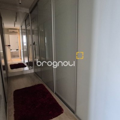 Cobertura com 235m², 4 quartos (sendo 4 suítes), 3 garagens, no bairro Jurerê em Florianópolis