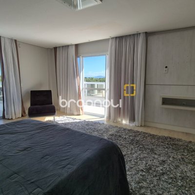 Cobertura com 235m², 4 quartos (sendo 4 suítes), 3 garagens, no bairro Jurerê em Florianópolis