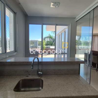 Cobertura com 235m², 4 quartos (sendo 4 suítes), 3 garagens, no bairro Jurerê em Florianópolis