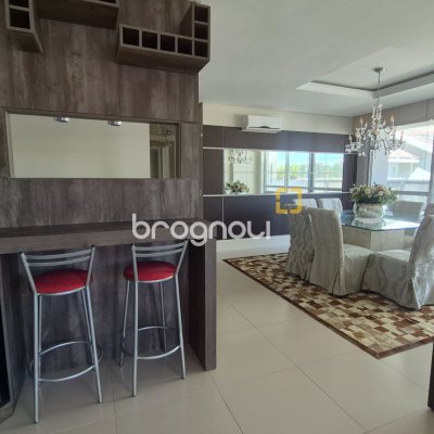 Cobertura com 235m², 4 quartos (sendo 4 suítes), 3 garagens, no bairro Jurerê em Florianópolis