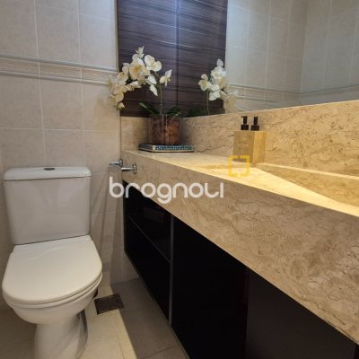 Cobertura com 235m², 4 quartos (sendo 4 suítes), 3 garagens, no bairro Jurerê em Florianópolis