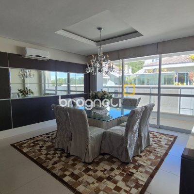 Cobertura com 235m², 4 quartos (sendo 4 suítes), 3 garagens, no bairro Jurerê em Florianópolis