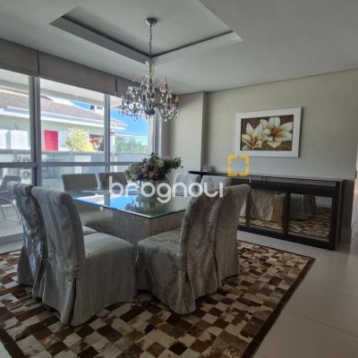 Cobertura com 235m², 4 quartos (sendo 4 suítes), 3 garagens, no bairro Jurerê em Florianópolis