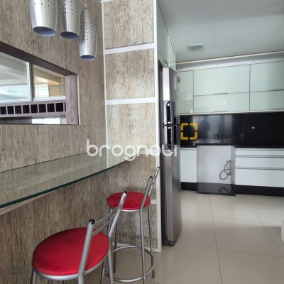 Cobertura com 235m², 4 quartos (sendo 4 suítes), 3 garagens, no bairro Jurerê em Florianópolis
