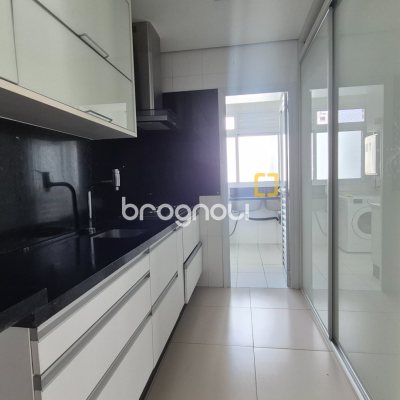 Cobertura com 235m², 4 quartos (sendo 4 suítes), 3 garagens, no bairro Jurerê em Florianópolis